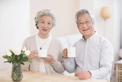 为中老年人守护健康：免疫球蛋白补充的温柔力量
